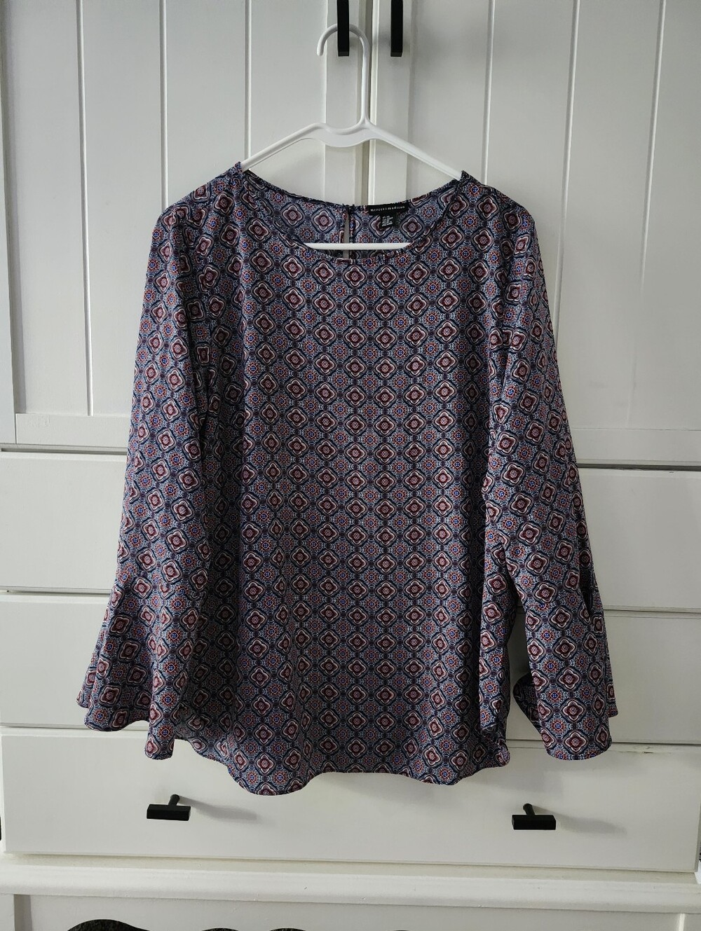 Mercer & Madison Printed Long-Sleeve Women's Top in Navy and burgundy Sz M